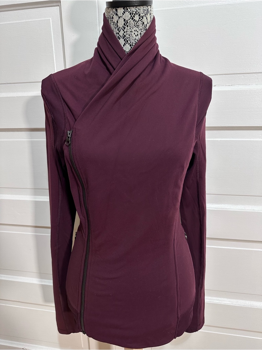 Lululemon Bhakti Yoga Jacket Size 6 Bordeaux Drama Dbl Side Zip Wrap Define